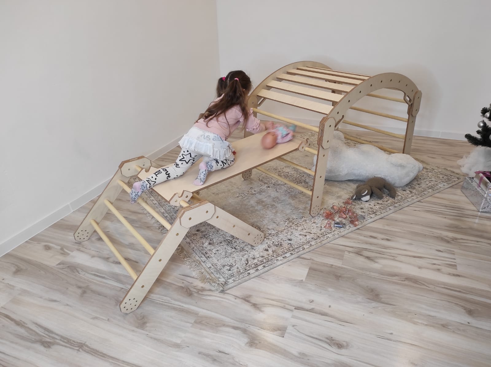 Why Do Toddlers Need a Climbing Set? Physical Development, Risk Assessment & Peace for Parents